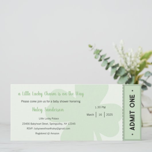 A Little Lucky Charm is onderweg op uitnodiging (Staand voorkant)