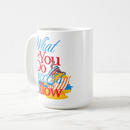 A mug that makes you feel good while you eat and e (Devant gauche)