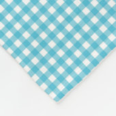 A patterned fabric with a blue and white gingham  fleece deken (Hoek)