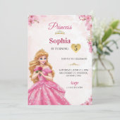 A pink princess-themed birthday invitation  (Debout devant)