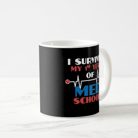 Ă?re tasse de café survécue d'école de Med d'année (Devant droit)