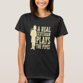 A Real Scotsman Plays The Pipes Bagpiper Bagpipe T-shirt (Voorkant)
