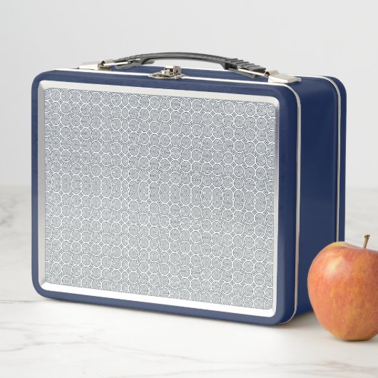 A rectangular blue and white lunchbox  (En situation)