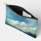 A rumbling of clouds etui (Open)