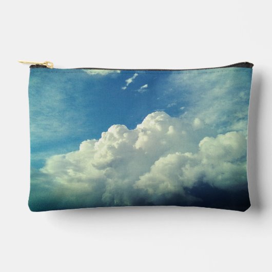 A rumbling of clouds etui (Voorkant)