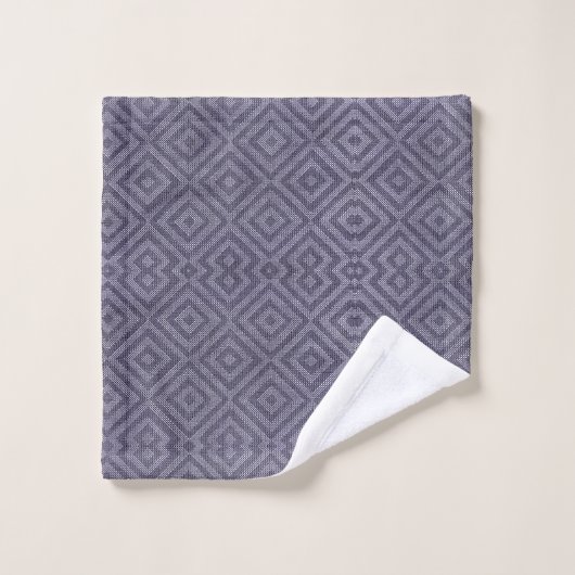 A set of purple towels with a diamond pattern (Gant de toilette)
