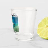 A Shot Calme Dans Le Verre Profond (Droite)