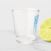 A Shot Cool comme verre de canette (Gauche)