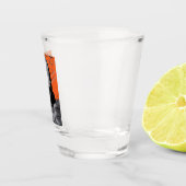 A Shot H.G. sort des choses sous verre (Droite)