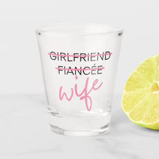 A Shot Petite amie. Fiancée. Verre de la femme