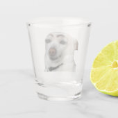 A Shot Tir de verre Eyebrow Dog mème (Dos)
