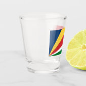 A Shot Verre avec couleurs seychelloises (Gauche)