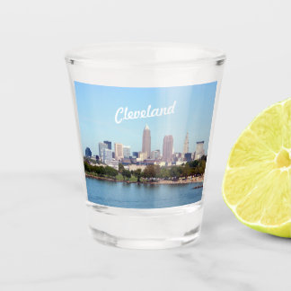 A Shot Verre de tir Skyline de Cleveland OH Lake