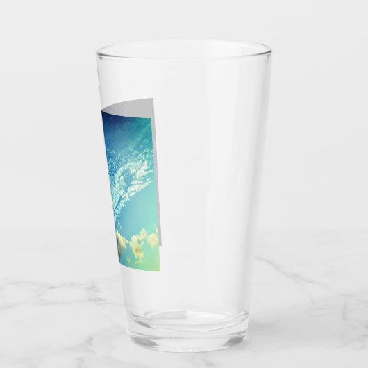 A sprinkling of clouds glas (Links)