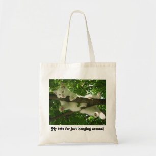 Aan de rand van een kat tote bag