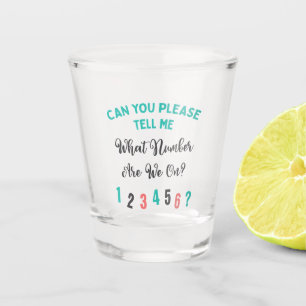 Aan welk nummer staan we?Typografie Drink spel Shot Glas