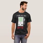 Aangedreven door Byte Computer Nerd Geek T-shirt (Voorkant volledig)