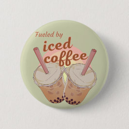 aangedreven door ijskoude koffie. geschenk voor ij ronde button 5,7 cm