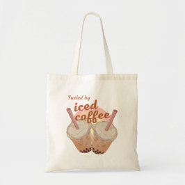 aangedreven door ijskoude koffie. geschenk voor ij tote bag