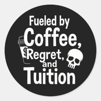 Aangedreven door koffie spijt en college humor ronde sticker