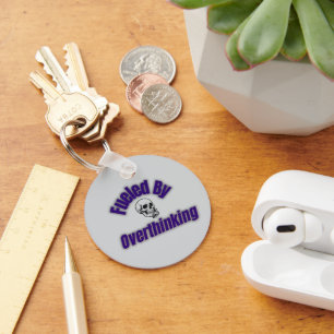 Aangedreven door Overdenken – Schedel Sticker Sleutelhanger