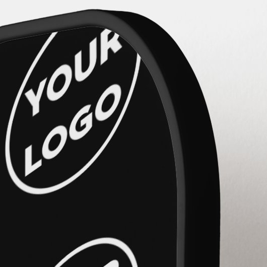 Aangepast bedrijfspatroon op zwart-wit met twee zi pickleball paddle (Links Detail)