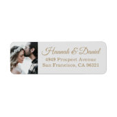 Aangepast Gold Script Foto Wedding Retouradres Etiket (Voorkant)