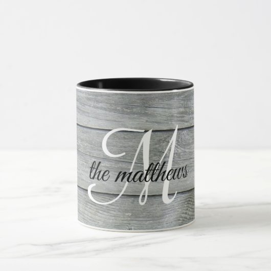 Aangepast grijs modern Rustic Farmhouse Monogram Mok (Midden)
