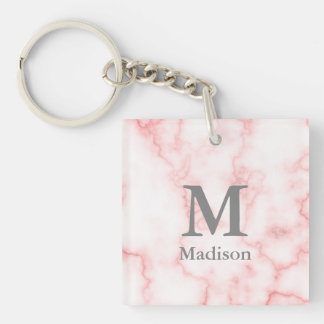 Aangepast grijs monogram en naam op roze marmer sleutelhanger