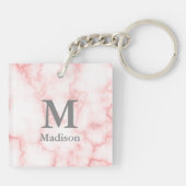 Aangepast grijs monogram en naam op roze marmer sleutelhanger (Achterkant)