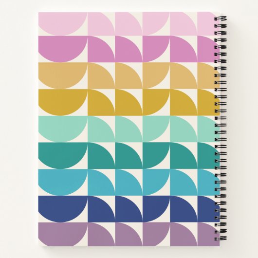 Aangepast kaartenkleurig geometrisch monogram notitieboek (Achterkant)