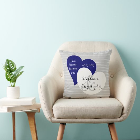 Aangepast keepasweddenschap, grijs pareltje, hart kussen (Stoel)