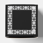 Aangepast modern zwart-wit logo met witte zijde bedankdoosjes (Bovenkant)