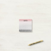 Aangepast monogram glitter shine roze post-it® notes (Op bureau)
