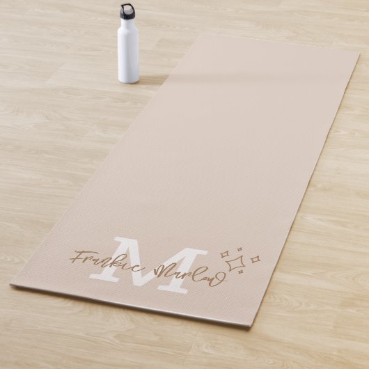 Aangepast monogram Minimale naam Initiaal Beige Yogamat (In situ)