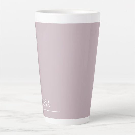 Aangepast monogram, moderne lavendel latte mok (Voorkant)