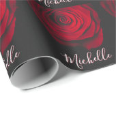 Aangepast monogram rode roze foto zwart cadeaupapier (Rol Hoek)