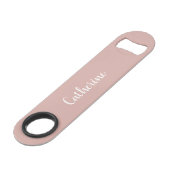 Aangepast monogram - Roze met script tekst Bar Key Speed Flessenopener (Voorkant Gekanteld)