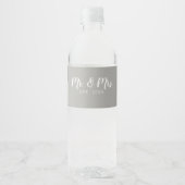 Aangepast Mr en Mrs Script Vast Wedding Waterfles Etiket (Voorkant)