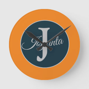Aangepast oranje grijs blauw Monogram Elegant Ronde Klok