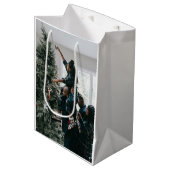 Aangepaste, aangepaste kerstfamilie foto medium cadeauzakje (Voorkant Gekanteld)