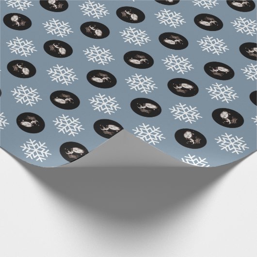 Aangepaste Baby Sonogram Blue Snowflake Holiday Cadeaupapier (Hoek)