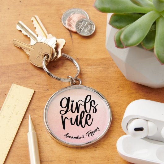 Aangepaste BFF Name Girls Rule Friendship Sleutelhanger (Bureau)