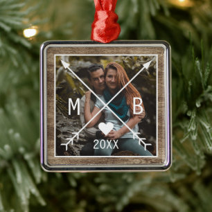 Aangepaste bijtende monogrammed Love Heart Arrows Metalen Ornament