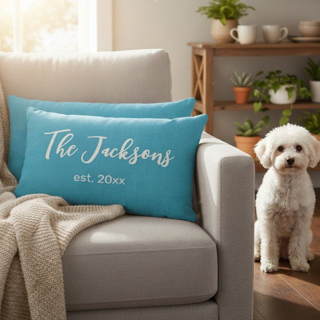 Aangepaste blauwe en witte aangepaste naam en jaar kussen (Charming family name throw pillow.)