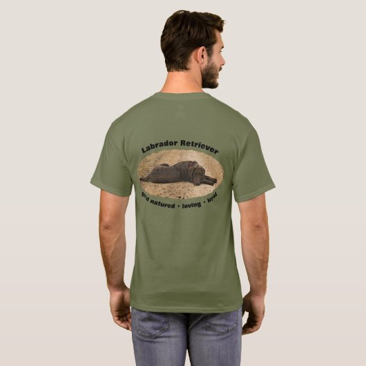Aangepaste brochure van het Chocolate Lab op een b T-shirt (Achterkant volledig)