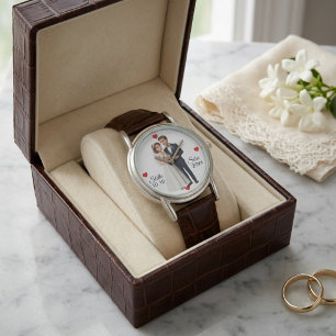 Aangepaste bruid- en bruidegomillustratie trouwcad horloge