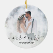 Aangepaste bruiloft Foto Mr en Mrs Gray Script Keramisch Ornament (Achterkant)