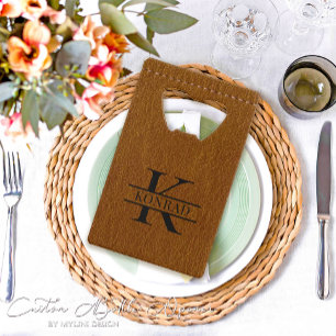 Aangepaste bruin lederen print monogram flesopener kredietkaart flessenopener