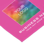 Aangepaste Business Logo Naam Tekst Roze Effen Kle Korte Tafelloper (Hoek)